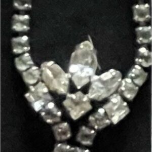 Elegant Silver Necklace with Crystal Accents